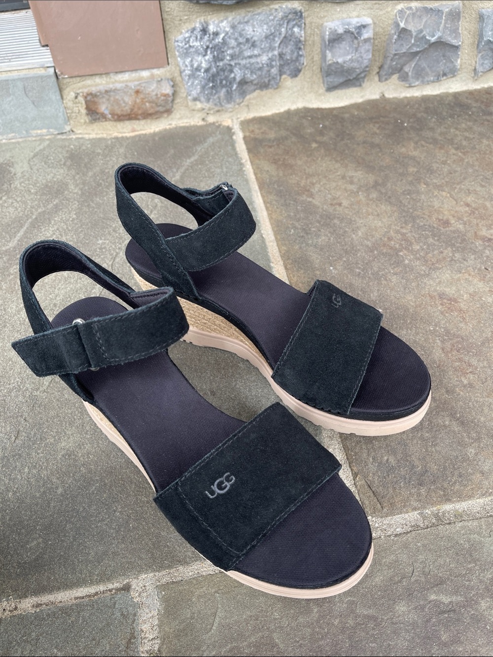 UGG Ileana platform wedge sandal size 10 black - Picture 9 of 9